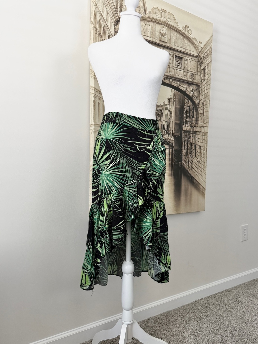 Used in Great Condition Tropical Leaf Print Ruffle Midi Skirt - Green